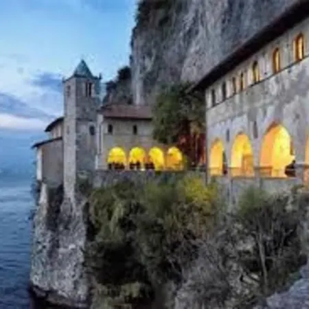 Maggiore, Leggiuno, Ampio Apartment Leggiuno
